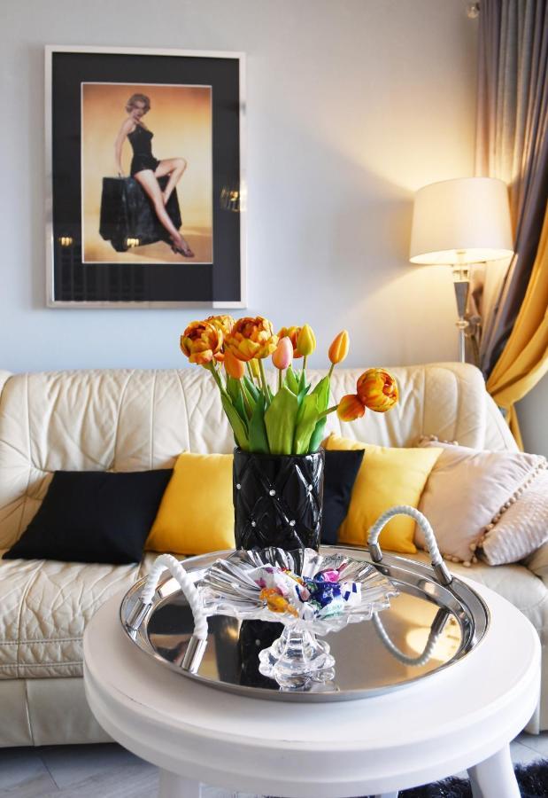 Apartament Kalifornia เมียนซิดดรอแย ภายนอก รูปภาพ