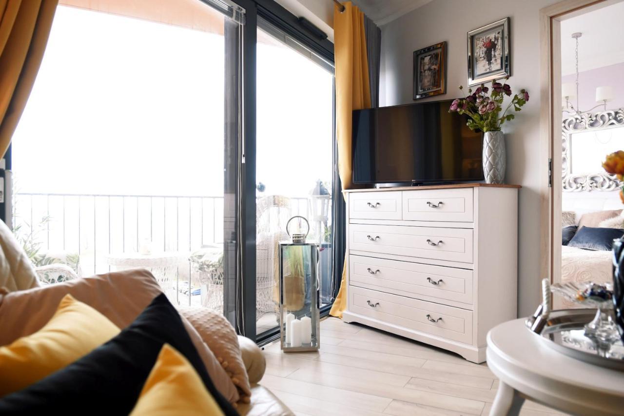 Apartament Kalifornia เมียนซิดดรอแย ภายนอก รูปภาพ
